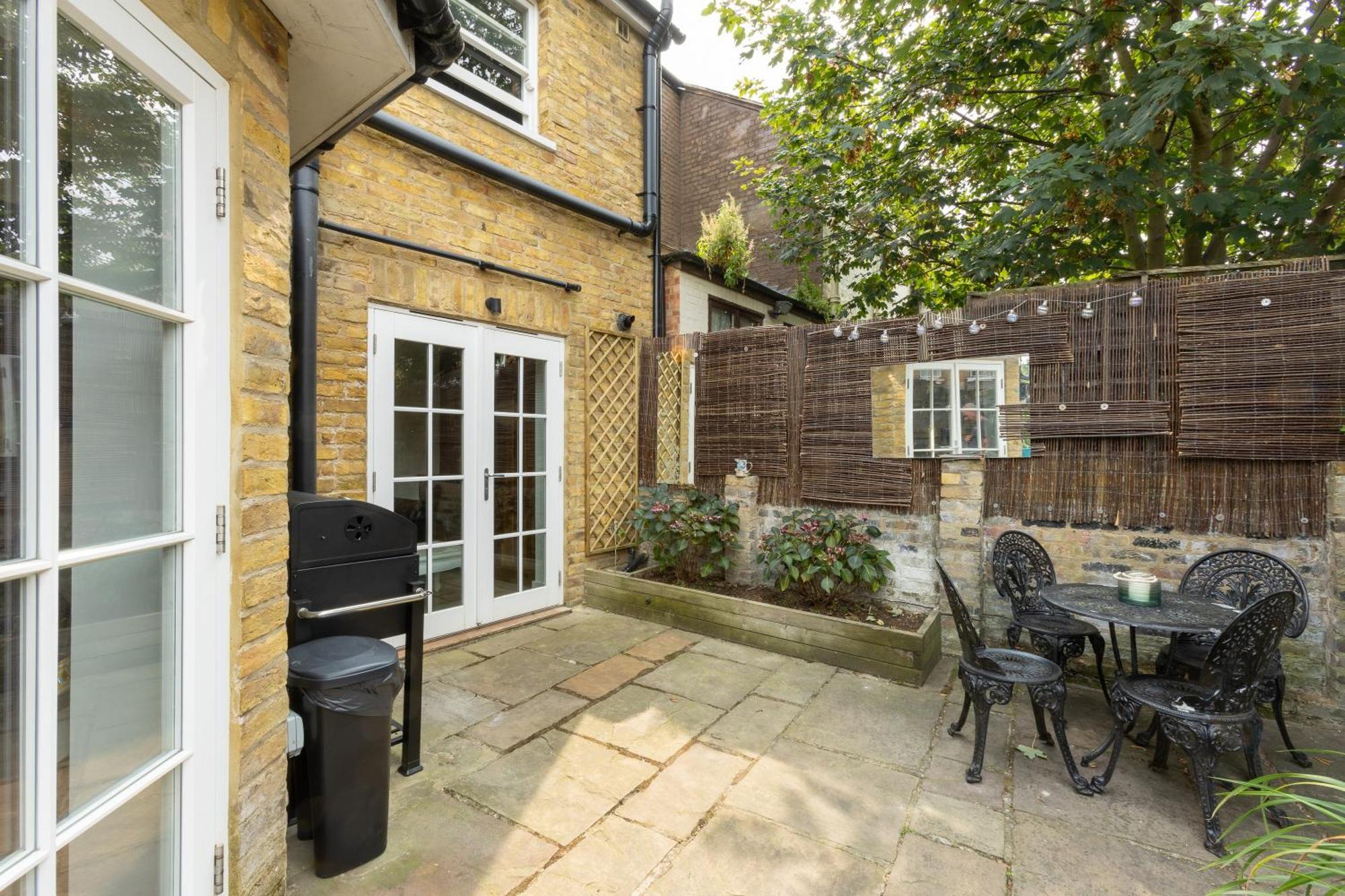 Traditional English 4 Bedroom Home In Greenwich Plumstead  Exterior foto